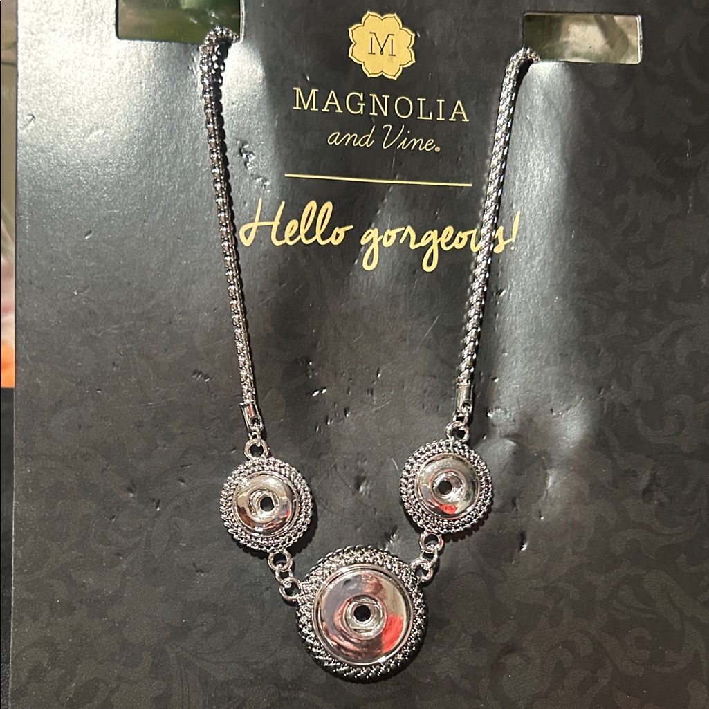 Magnolia And Vine Elegant Silver Necklace
